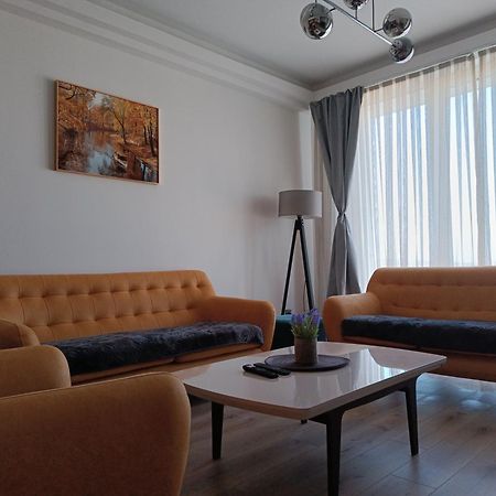 19Th & 18Th Floor Secure Apartments With Pool & Fitness & Parking Included In Price Skopje Exteriör bild
