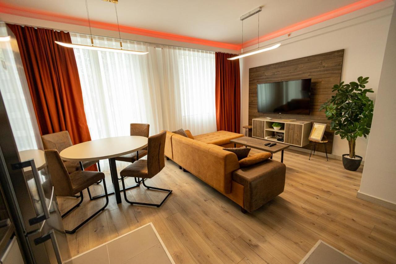 19Th & 18Th Floor Secure Apartments With Pool & Fitness & Parking Included In Price Skopje Exteriör bild