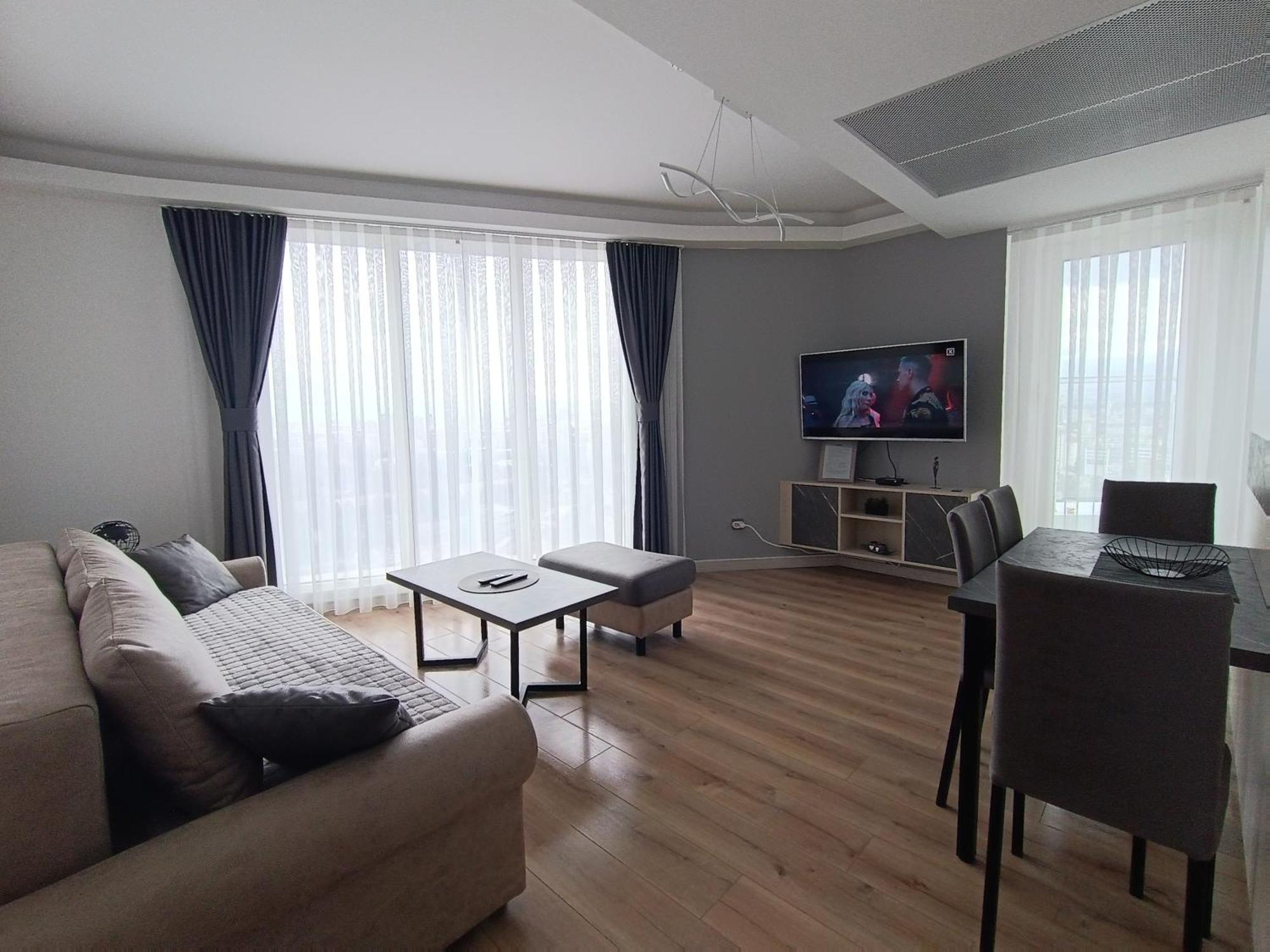 19Th & 18Th Floor Secure Apartments With Pool & Fitness & Parking Included In Price Skopje Exteriör bild