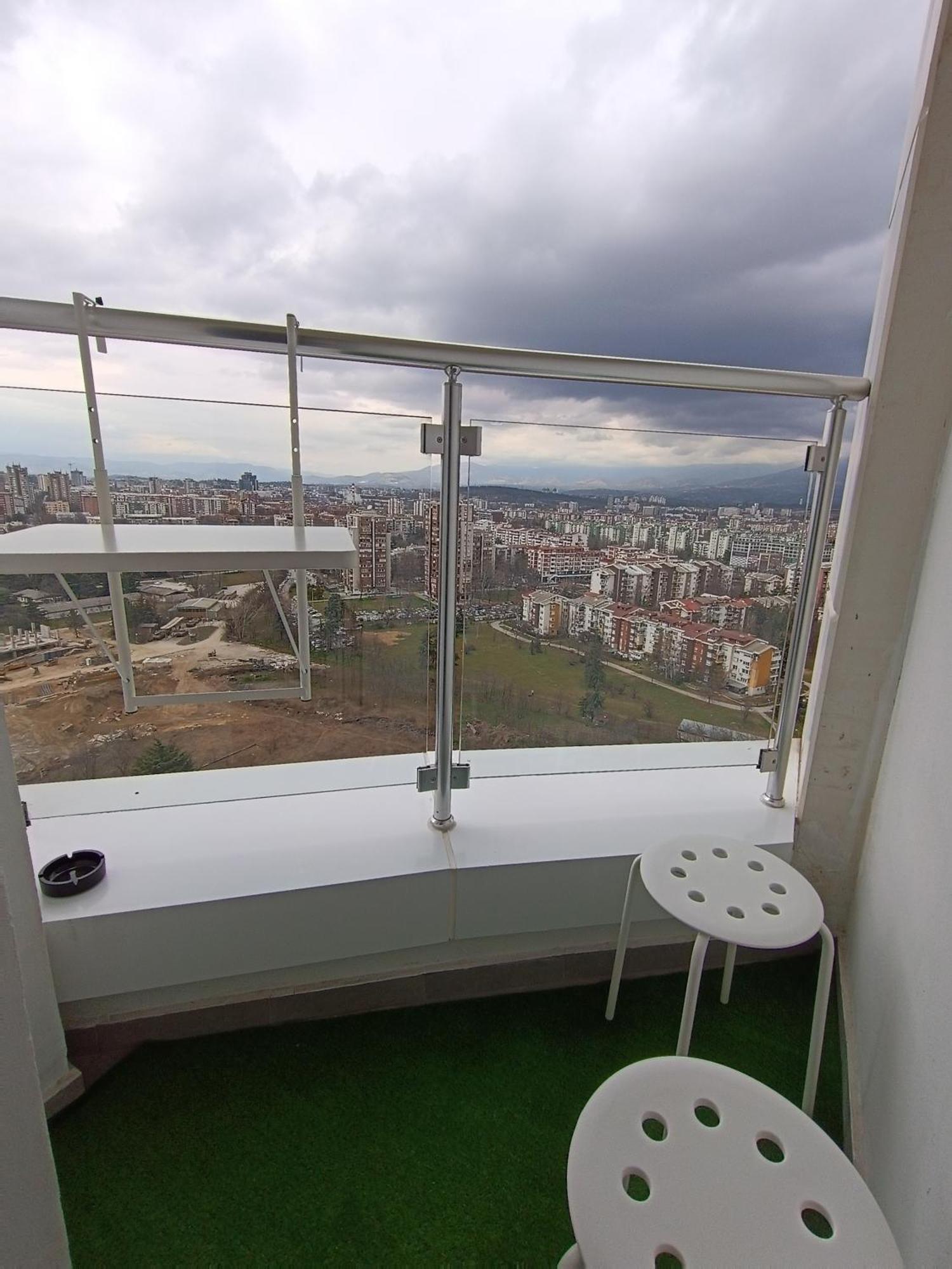 19Th & 18Th Floor Secure Apartments With Pool & Fitness & Parking Included In Price Skopje Exteriör bild