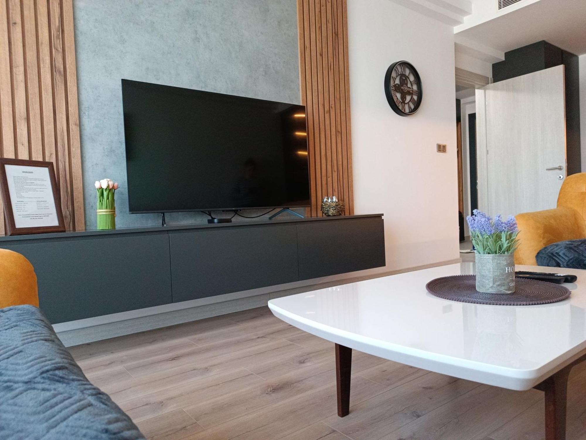 19Th & 18Th Floor Secure Apartments With Pool & Fitness & Parking Included In Price Skopje Exteriör bild