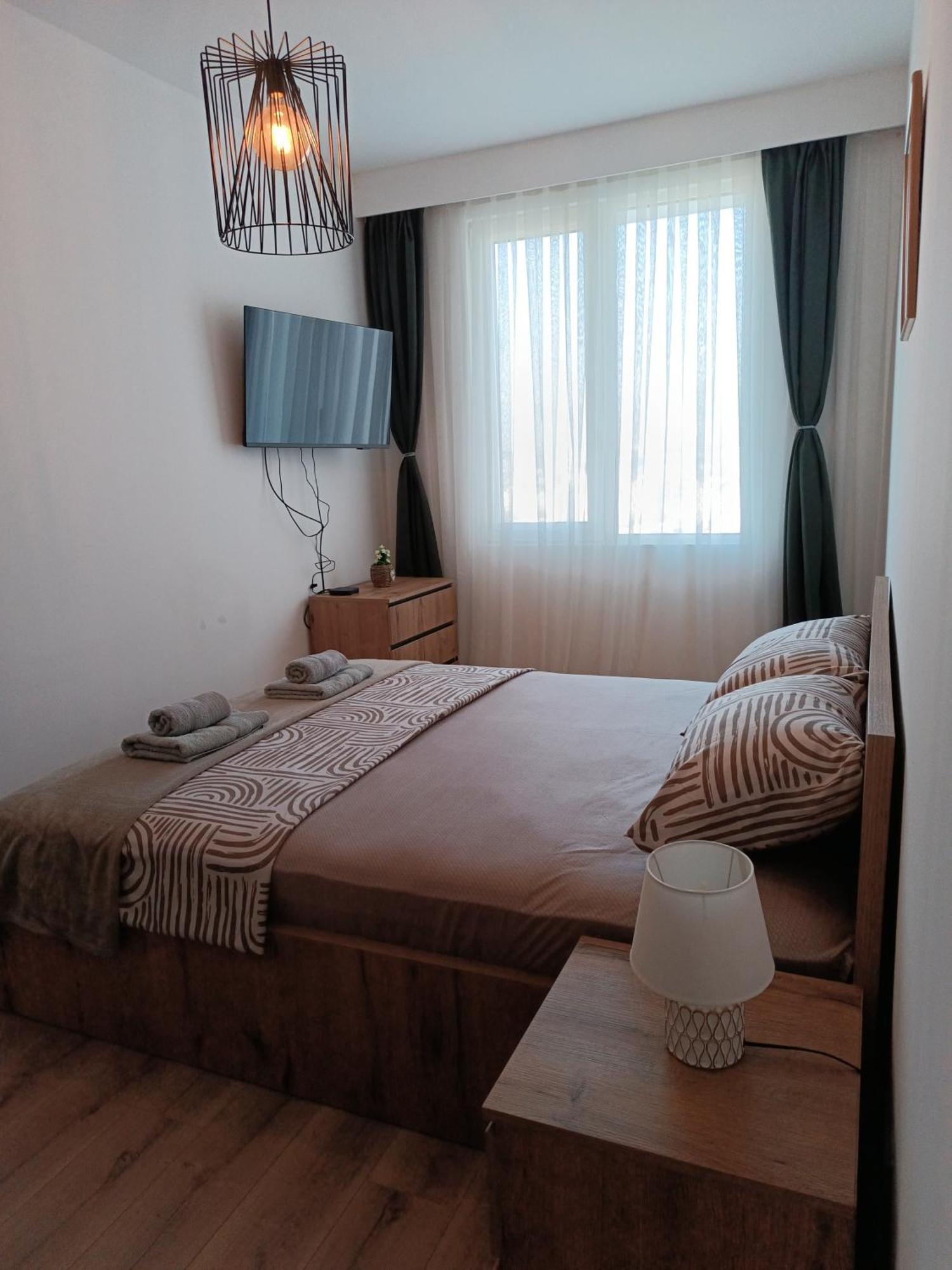 19Th & 18Th Floor Secure Apartments With Pool & Fitness & Parking Included In Price Skopje Exteriör bild