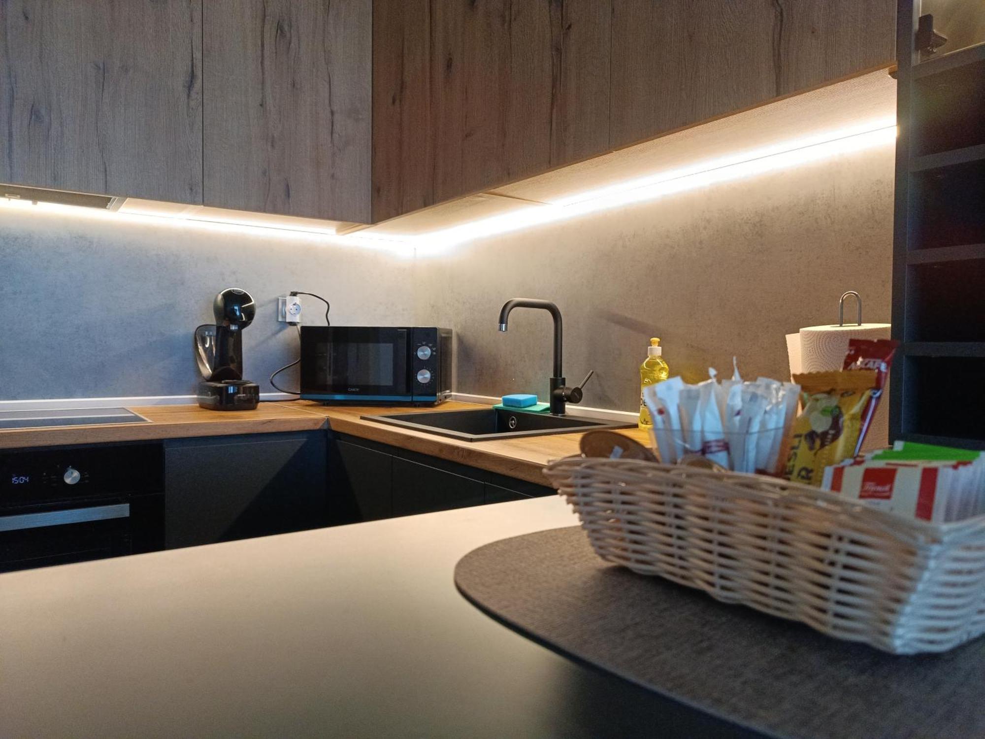 19Th & 18Th Floor Secure Apartments With Pool & Fitness & Parking Included In Price Skopje Exteriör bild